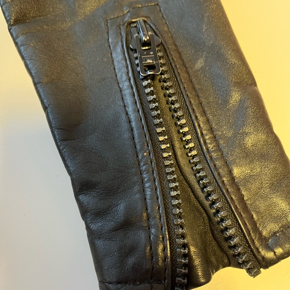 VINTAGE Black Leather Moto Jacket - Picture 3 of 11